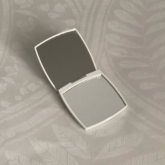 NEW CHANEL White Compact Mirror - Picture 3 of 9